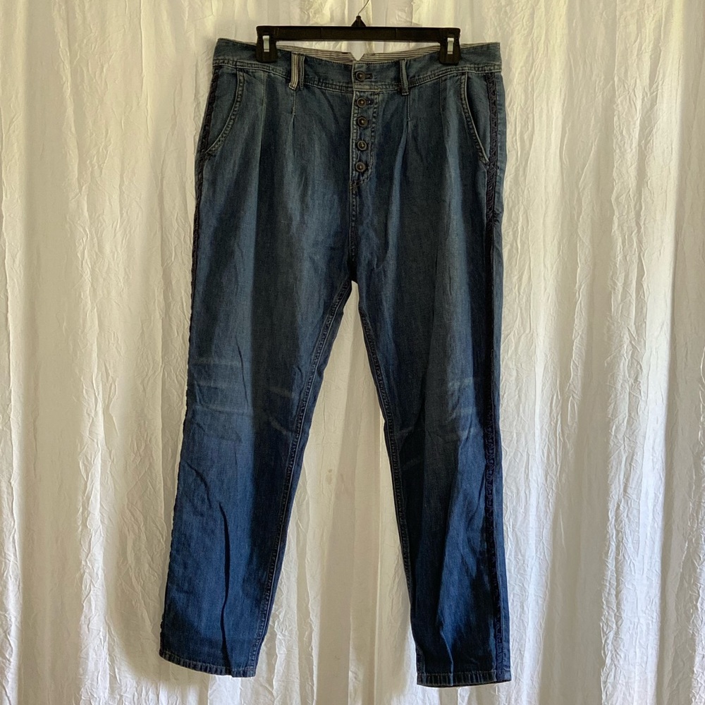 Free People High Waisted Button Up Mom Jeans, size 28